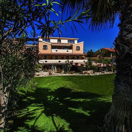 Hotel Raffael Phg Putzu Idu Exteriér fotografie