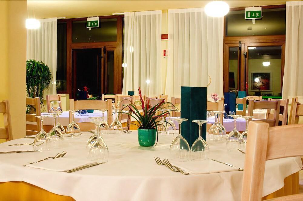 Hotel Raffael Phg Putzu Idu Exteriér fotografie