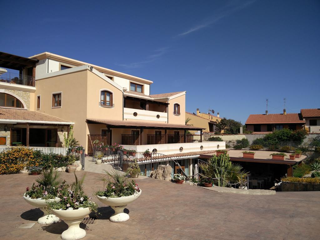 Hotel Raffael Phg Putzu Idu Exteriér fotografie