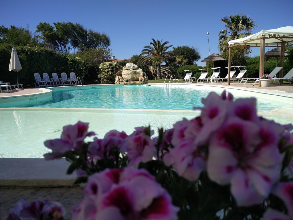 Hotel Raffael Phg Putzu Idu Exteriér fotografie
