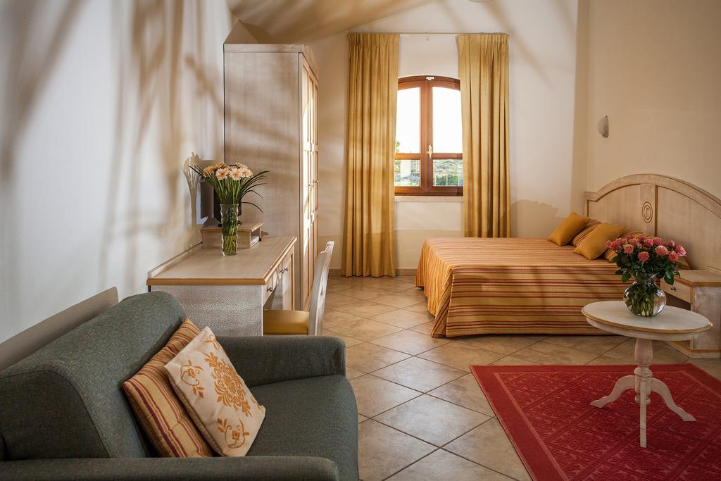 Hotel Raffael Phg Putzu Idu Exteriér fotografie