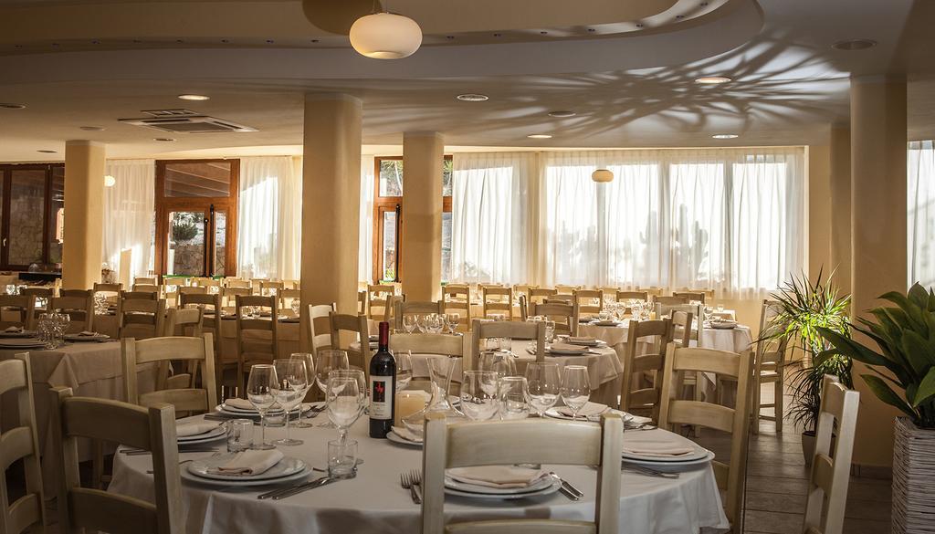 Hotel Raffael Phg Putzu Idu Exteriér fotografie
