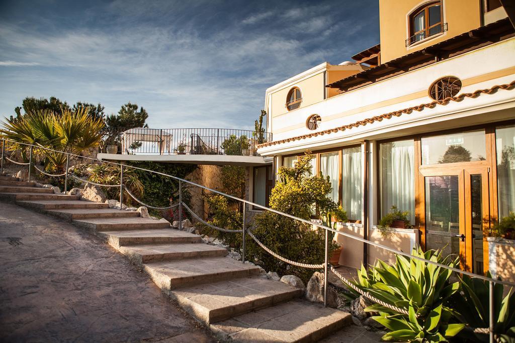 Hotel Raffael Phg Putzu Idu Exteriér fotografie