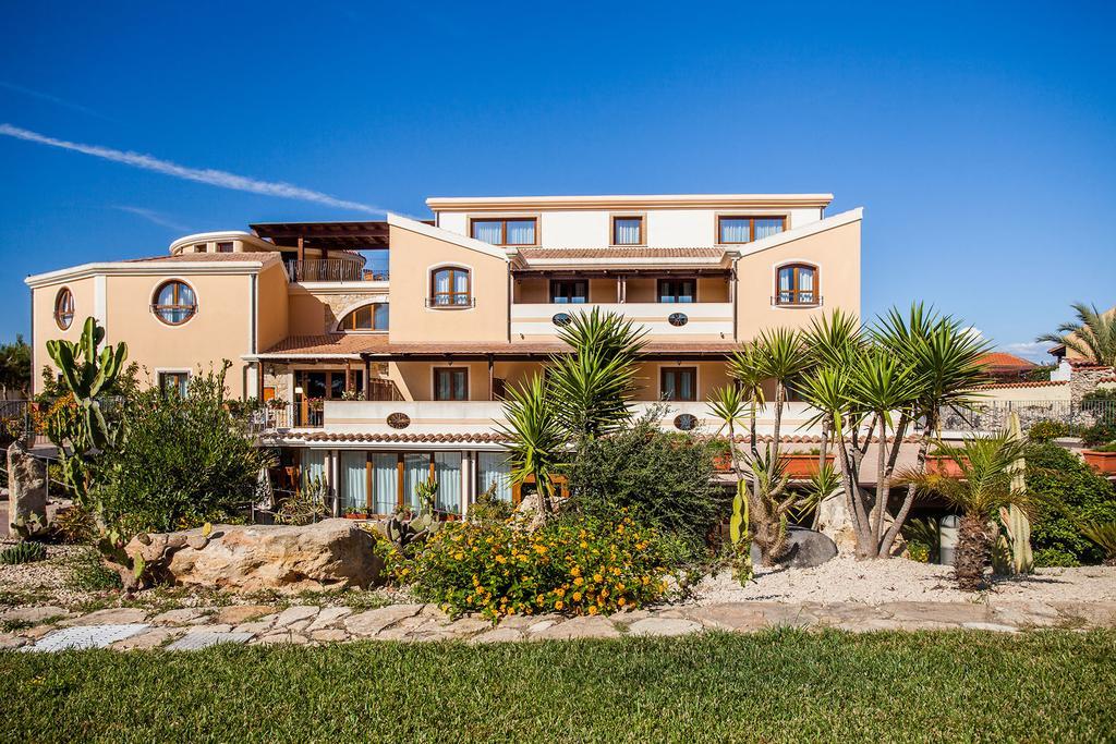 Hotel Raffael Phg Putzu Idu Exteriér fotografie