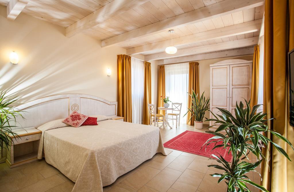 Hotel Raffael Phg Putzu Idu Exteriér fotografie