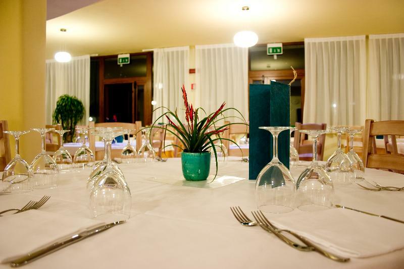 Hotel Raffael Phg Putzu Idu Exteriér fotografie
