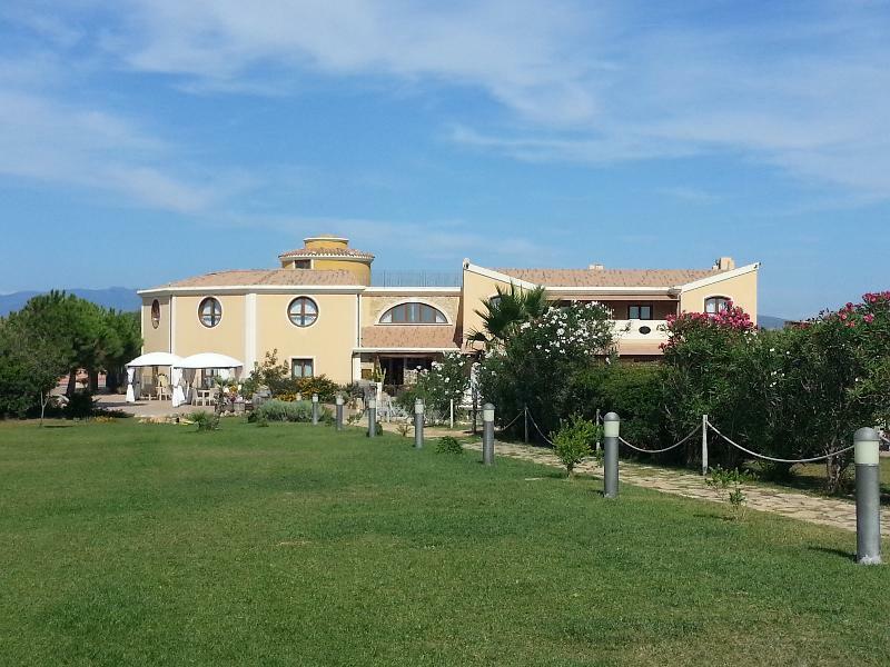 Hotel Raffael Phg Putzu Idu Exteriér fotografie