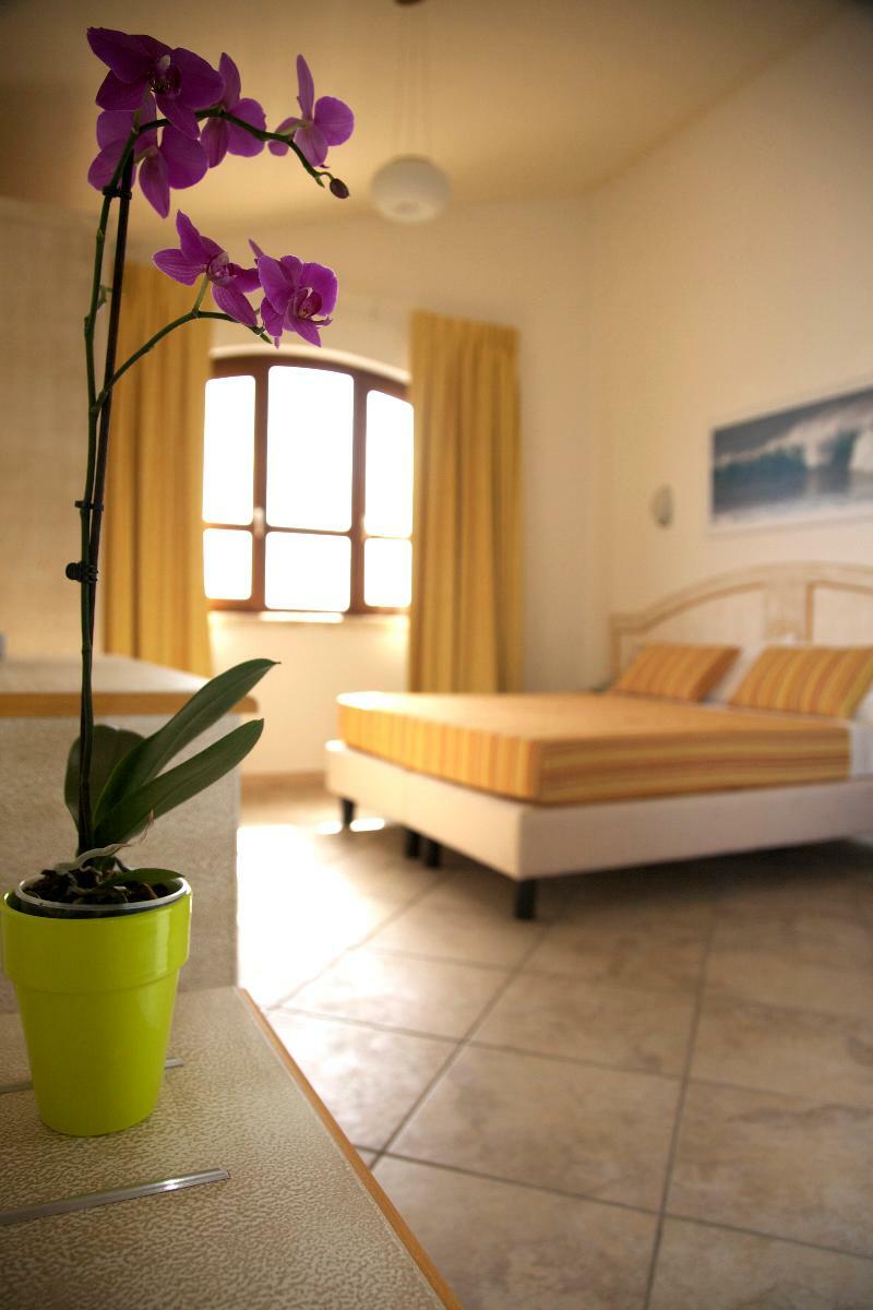 Hotel Raffael Phg Putzu Idu Exteriér fotografie