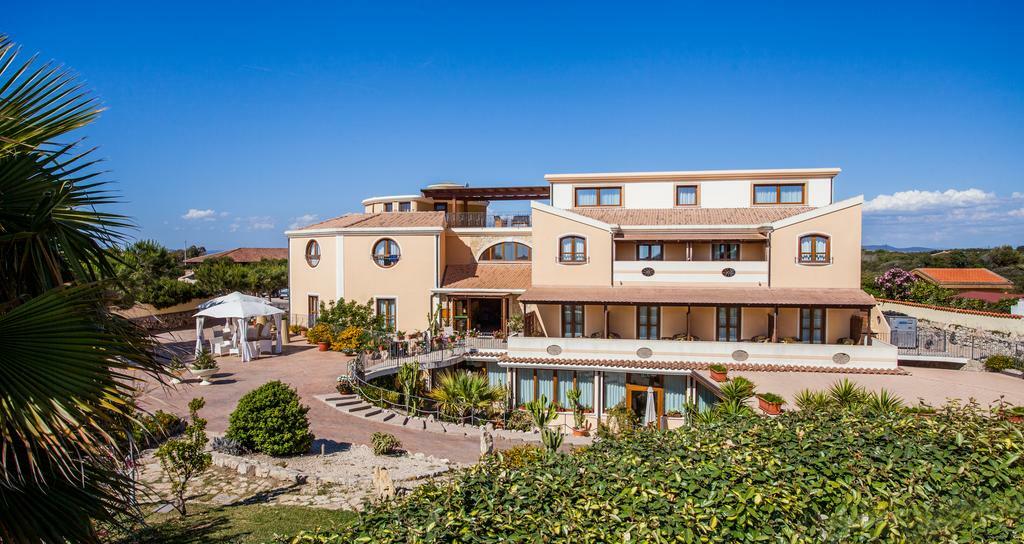 Hotel Raffael Phg Putzu Idu Exteriér fotografie