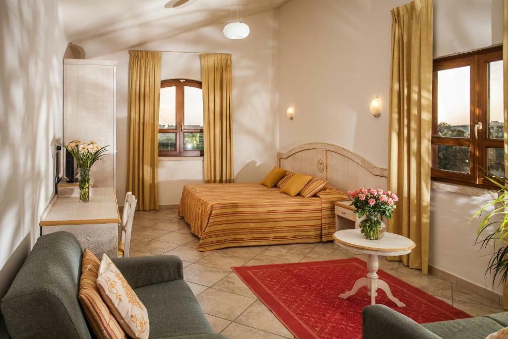 Hotel Raffael Phg Putzu Idu Exteriér fotografie