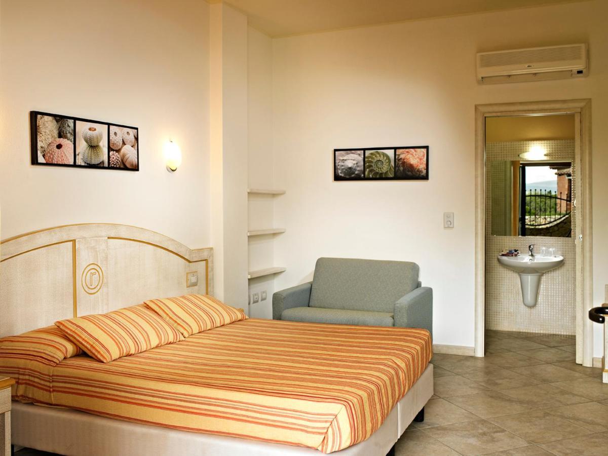 Hotel Raffael Phg Putzu Idu Exteriér fotografie